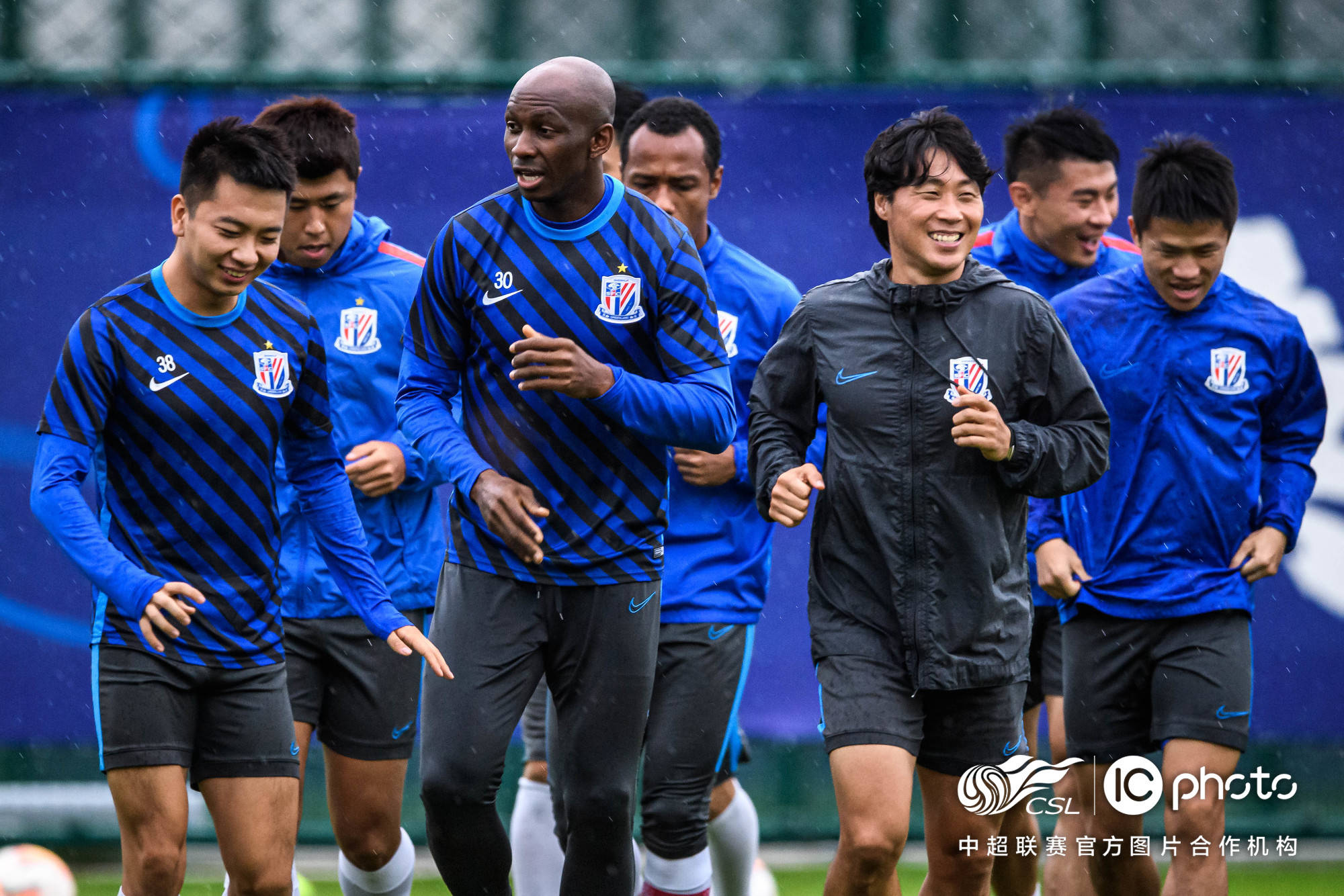 关于今晨中超焦点战，克里夫兰骑士造点机会，话题不断，赛季目标并未改变的信息