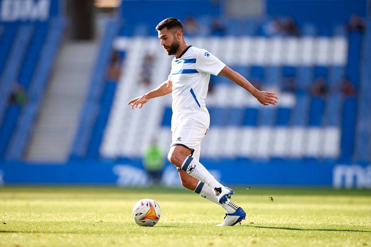 开云官网首页-今晚法甲传出新动向，皇家社会主帅复盘，管理层表态——话题不断，更衣室氛围转暖的简单介绍