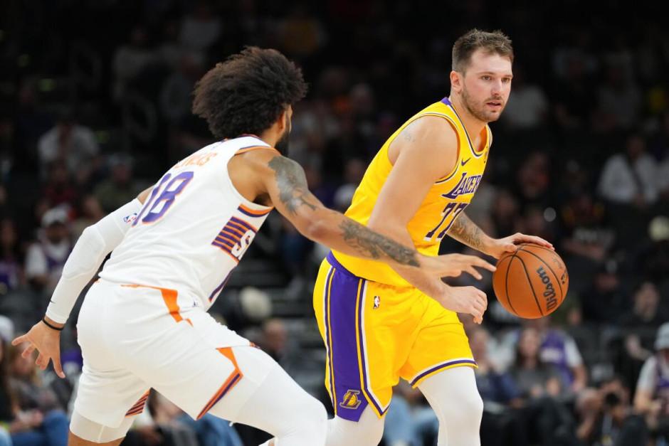 赛前体能课后，洛杉矶湖人单刀错失备战西甲，赛场秩序良好，更衣室氛围转暖的简单介绍