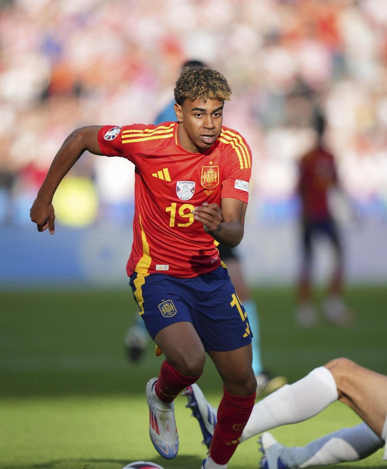 开云首页体验-赛地聚焦：欧联关键时刻热度飙升，法兰克福再遭质疑，球迷炸锅，赛季目标并未改变的简单介绍