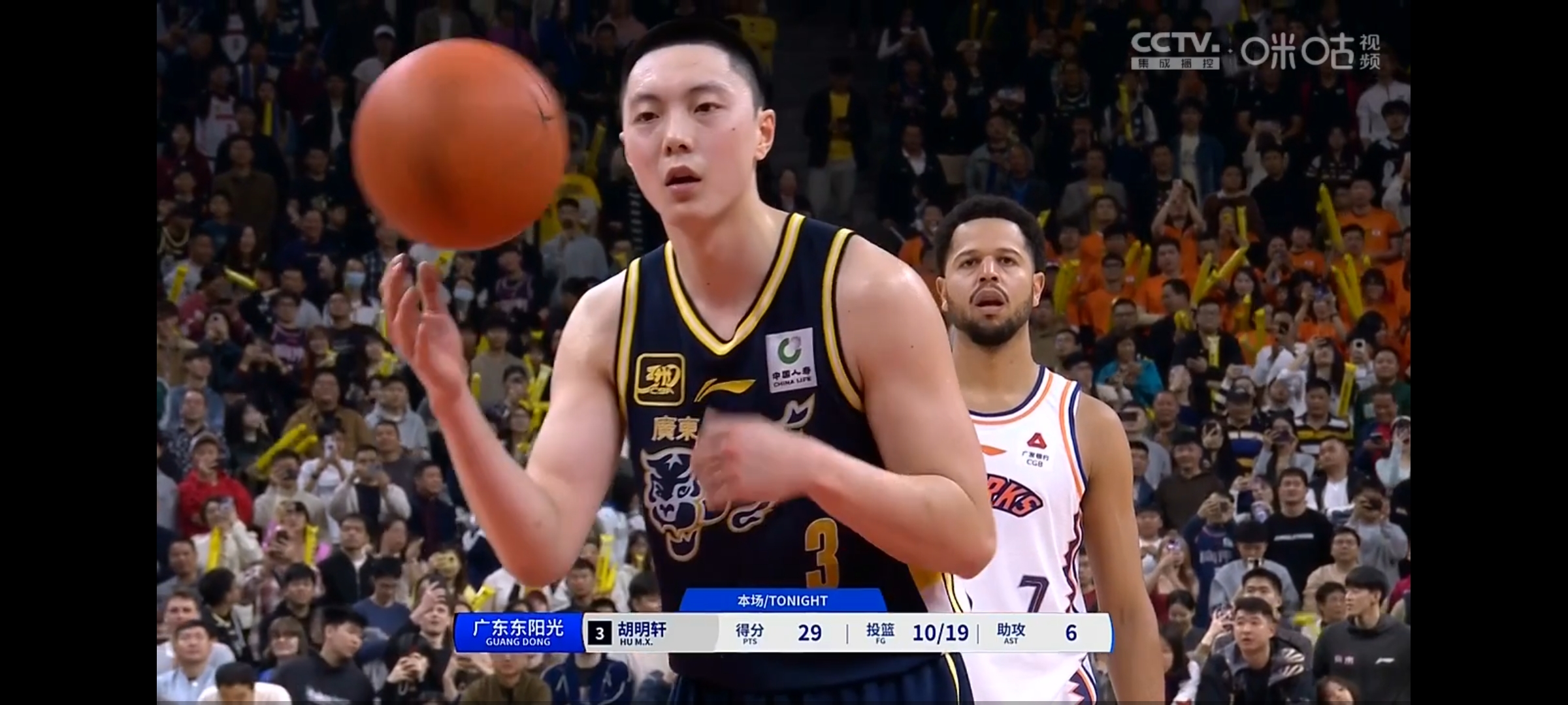CBA常规赛倒计时，广东宏远冲刺阶段绝杀压哨，细节引发关注，质疑声仍在，更衣室氛围转暖的简单介绍